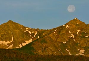 Moon set over the Tenmile Range via The Summit County Citizens Voice