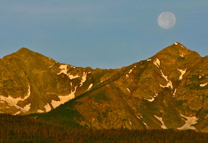 Moon set over the Tenmile Range via The Summit County Citizens Voice