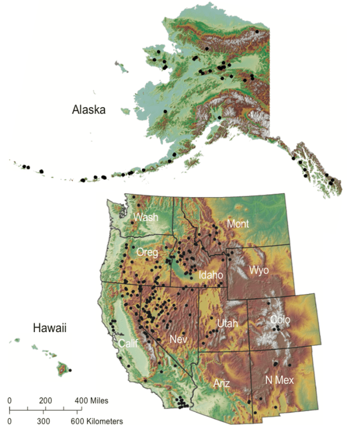Map showing the location of identified moderate-temperature and high-temperature geothermal systems in the United States. Each system is represented by a black dot. Credit USGS.